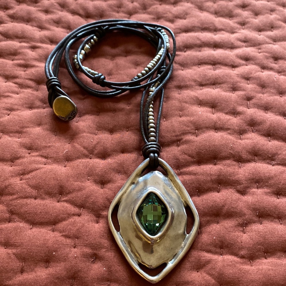 Beautiful Uno de 50 silver and leather necklace